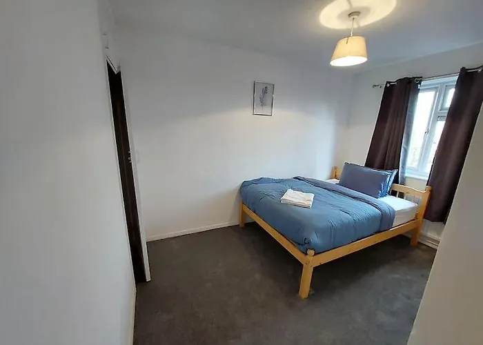 3 Bedroom Flat In Hoxton London